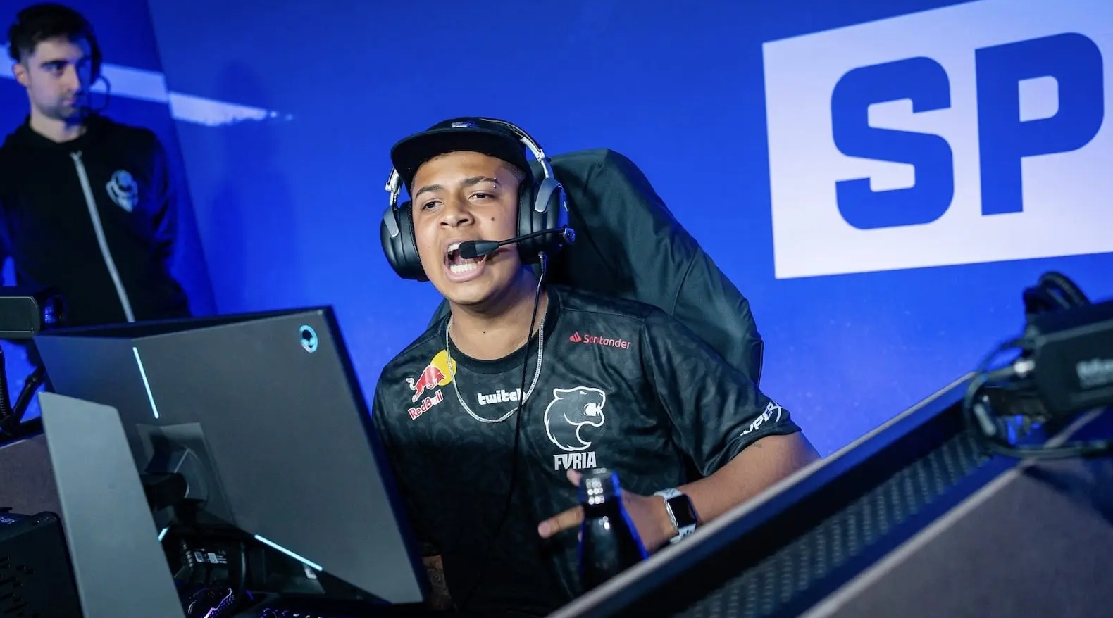 更多站在董 更多站在董