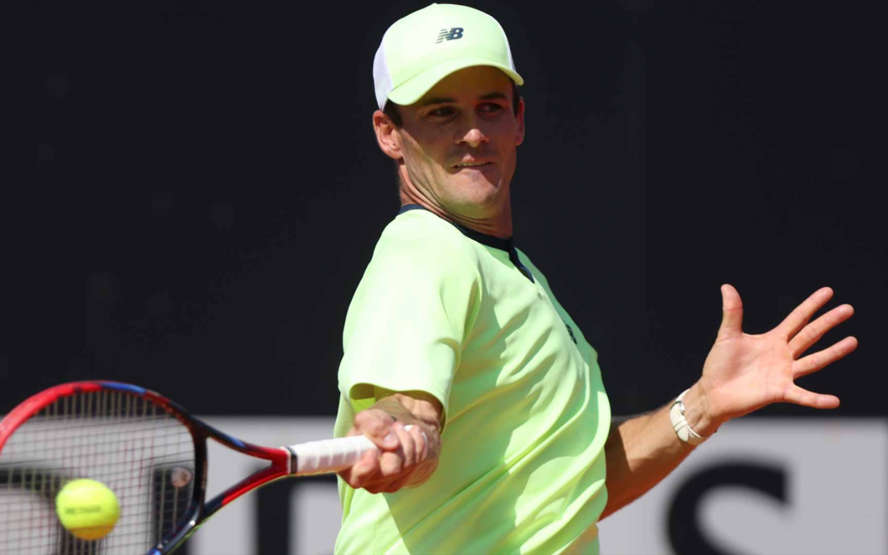 化球员的举 化球员的举